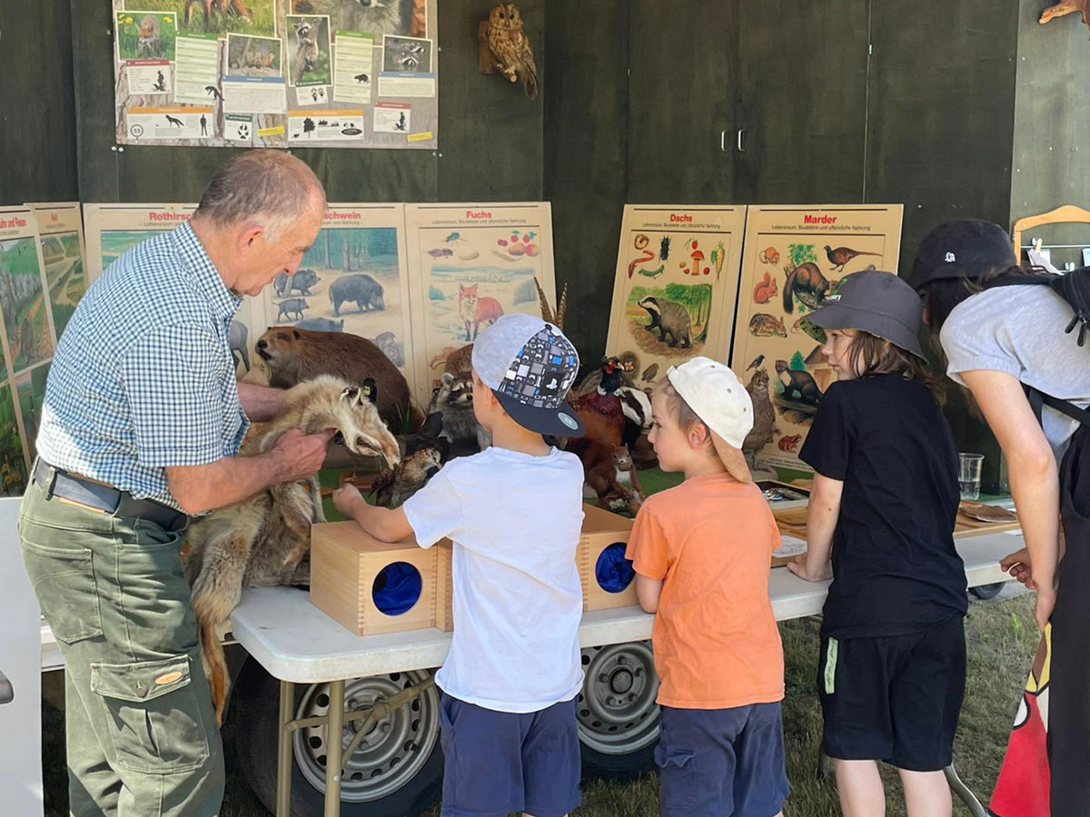 Jäger beim Sportfest in Flemsdorf und beim Erntefest in Heinersdorf