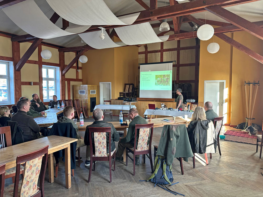 Sehr hilfreich: Praxisorientierte Schulung für die Erste Hilfe am Jagdhund am 8.März 2025 in Schönow durch Frau Dr.-Ing.Janet Nagel (HundephysioWannsee)