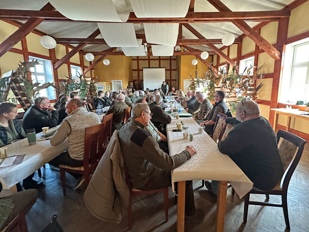 Unsere Mitgliederversammlung 2025 – im ansprechenden Ambiente des Sportlerheim-Fachwerkssaal in Schönow